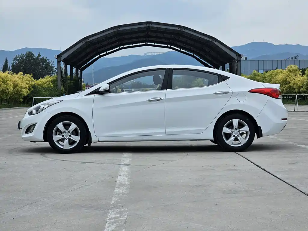 Hyundai Elantra 2013