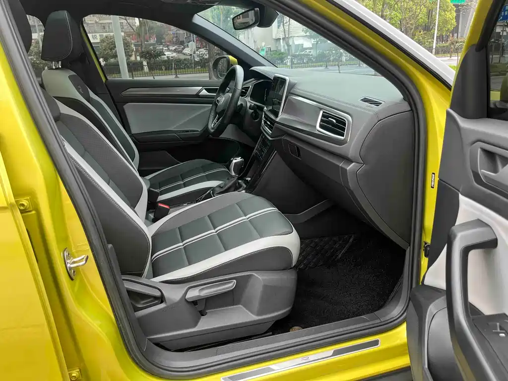 Volkswagen T-Roc 2023 — фото 12