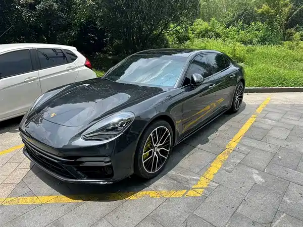 Porsche Panamera 2023