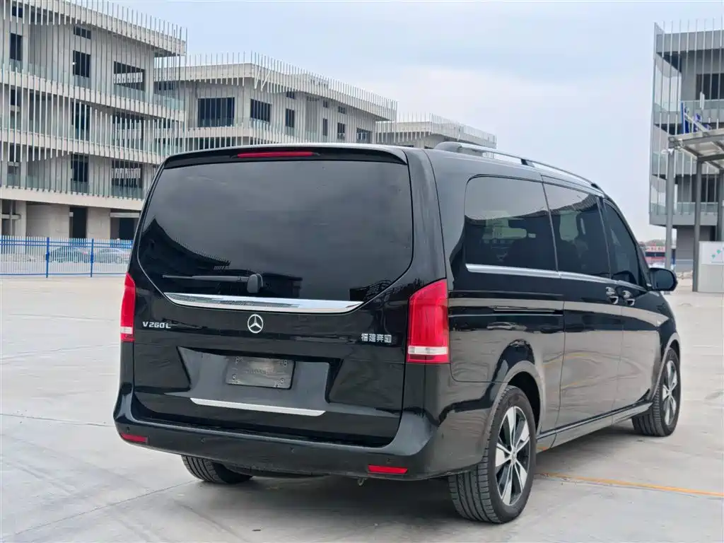Mercedes-Benz V-Class 2022 — фото 25