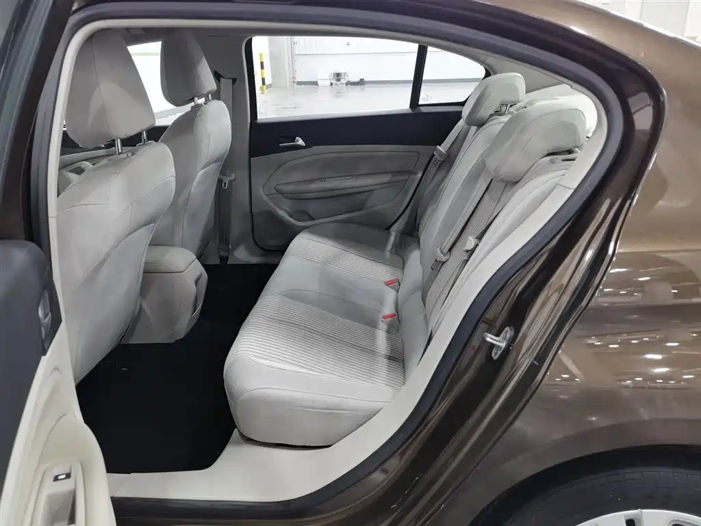 Peugeot 408 2016 — фото 15