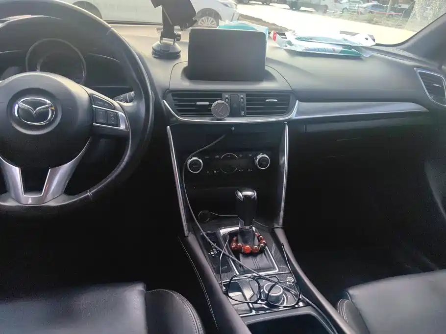 Mazda CX-4 2017 — фото 16