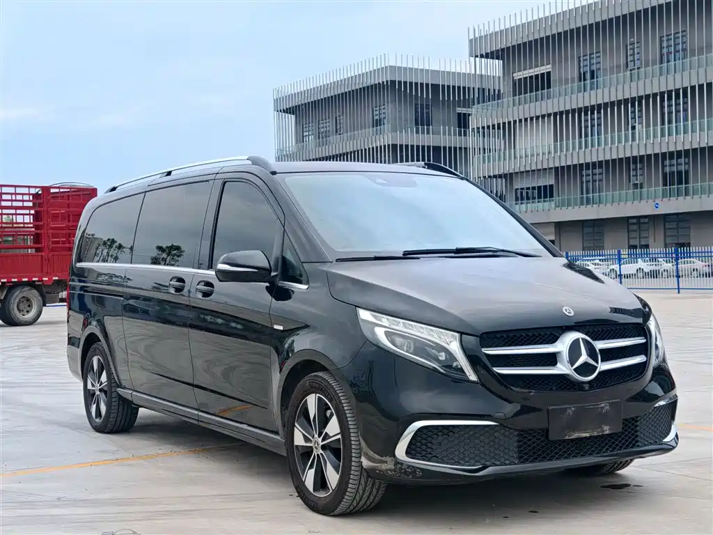 Mercedes-Benz V-Class 2022 — фото 24
