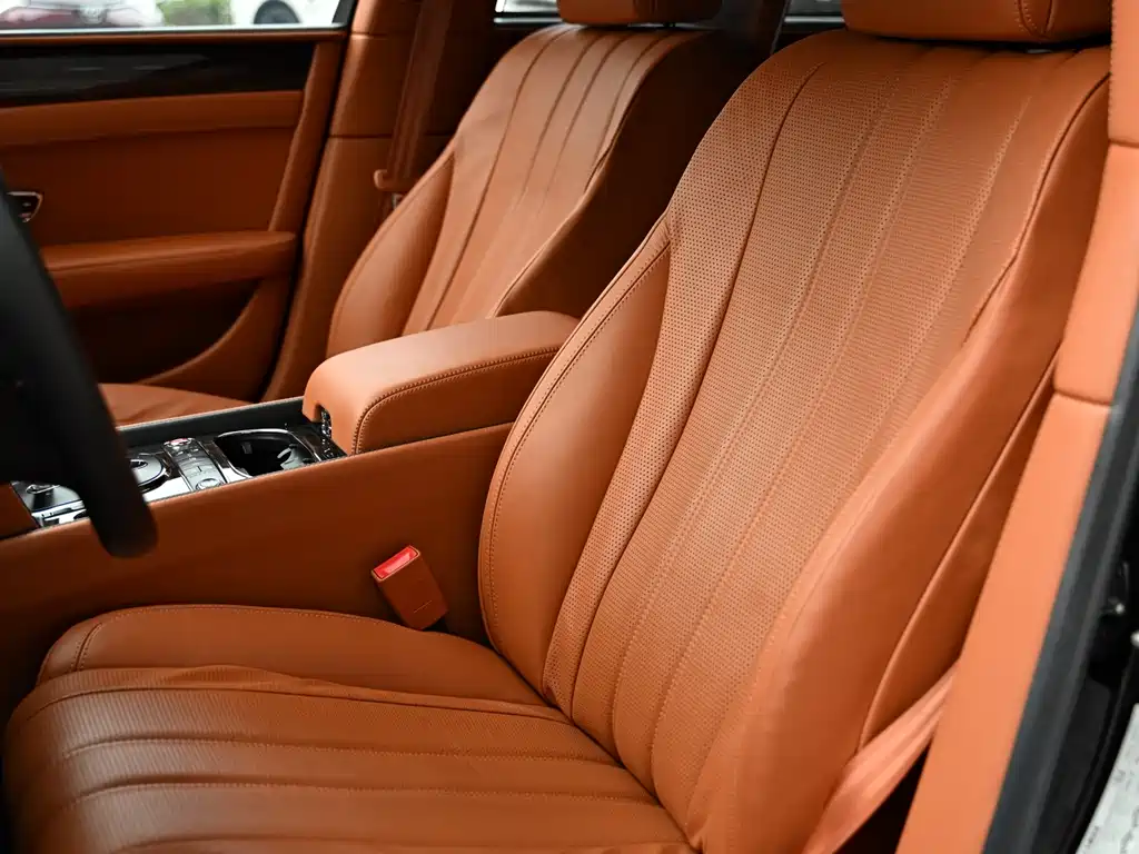 Bentley Flying Spur 2017 — фото 11