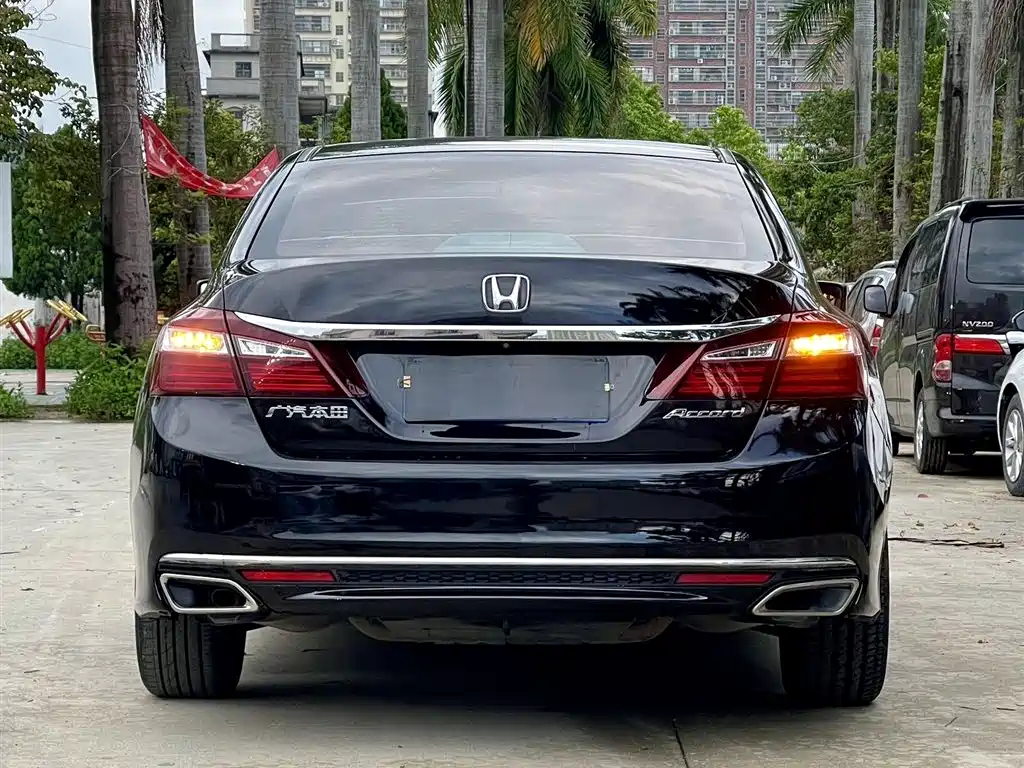 Honda Accord 2016 — фото 9