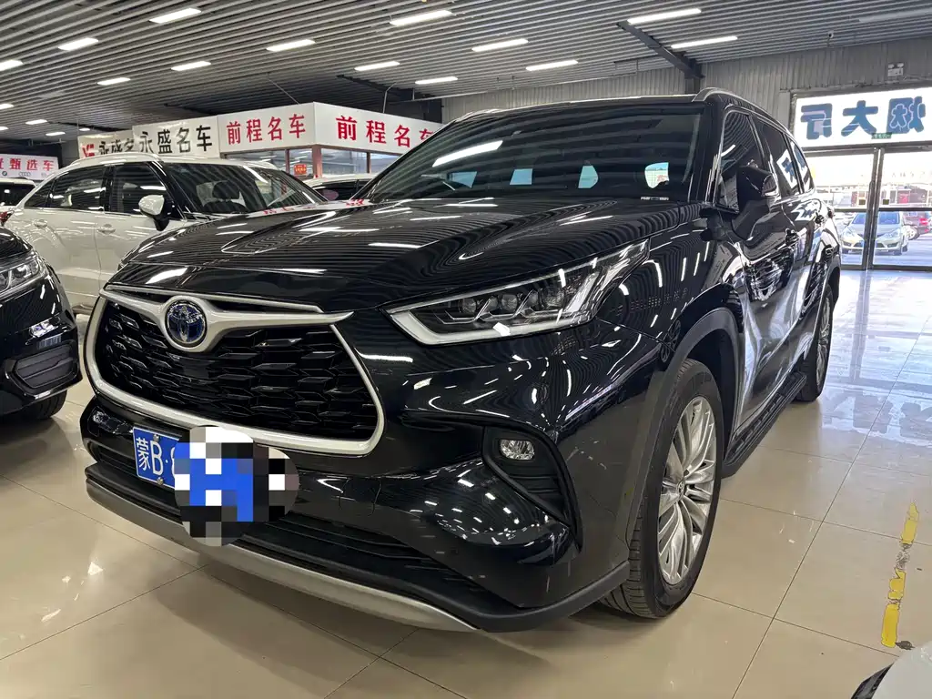 Toyota Highlander 2024 — фото 1
