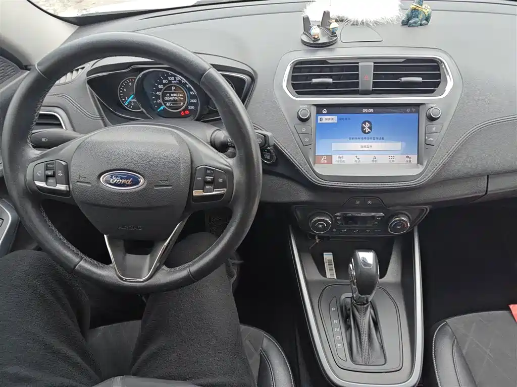 Ford Escort 2020 — фото 10