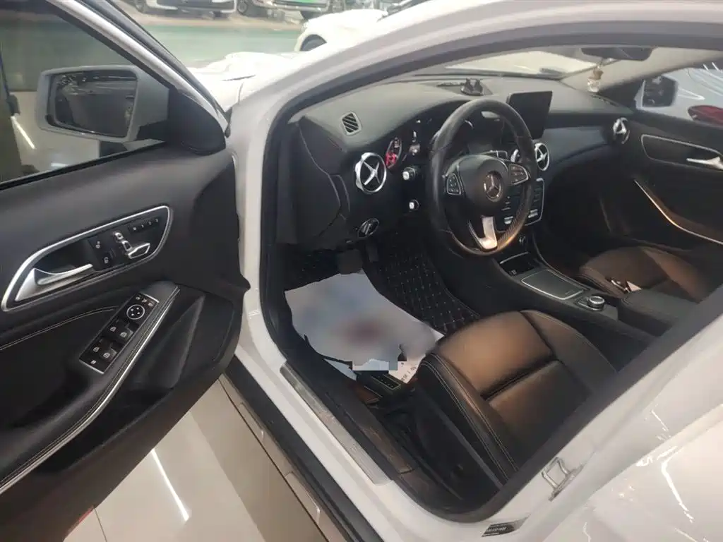 Mercedes-Benz GLA 2018 — фото 16
