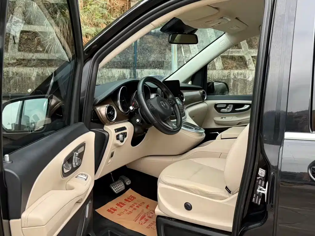 Mercedes-Benz V-Class 2023 — фото 4