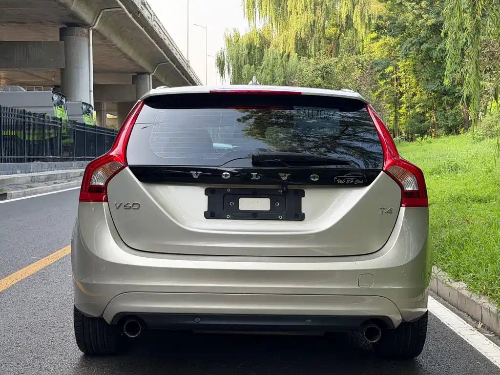 Volvo V60 2017 — фото 17