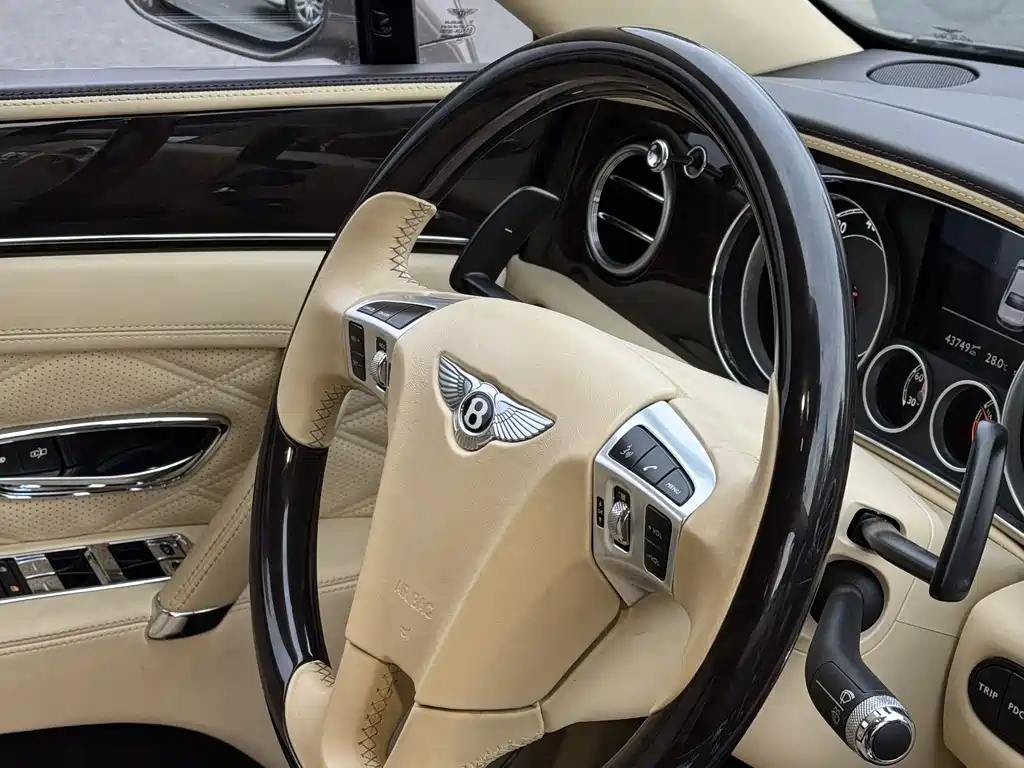 Bentley Flying Spur 2014 — фото 16