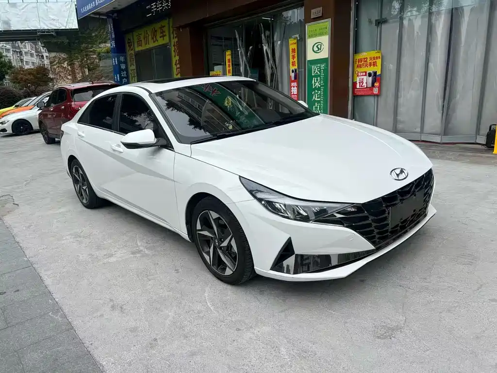 Hyundai Elantra 2022 — фото 3