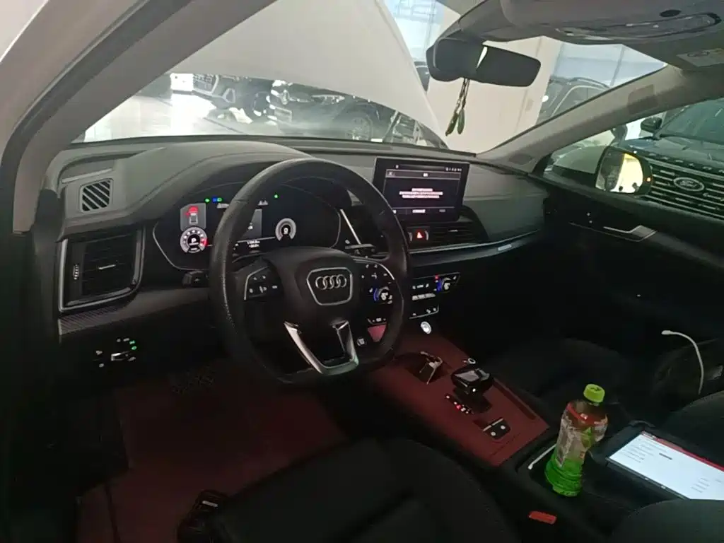 Audi Q5L 2021 — фото 10