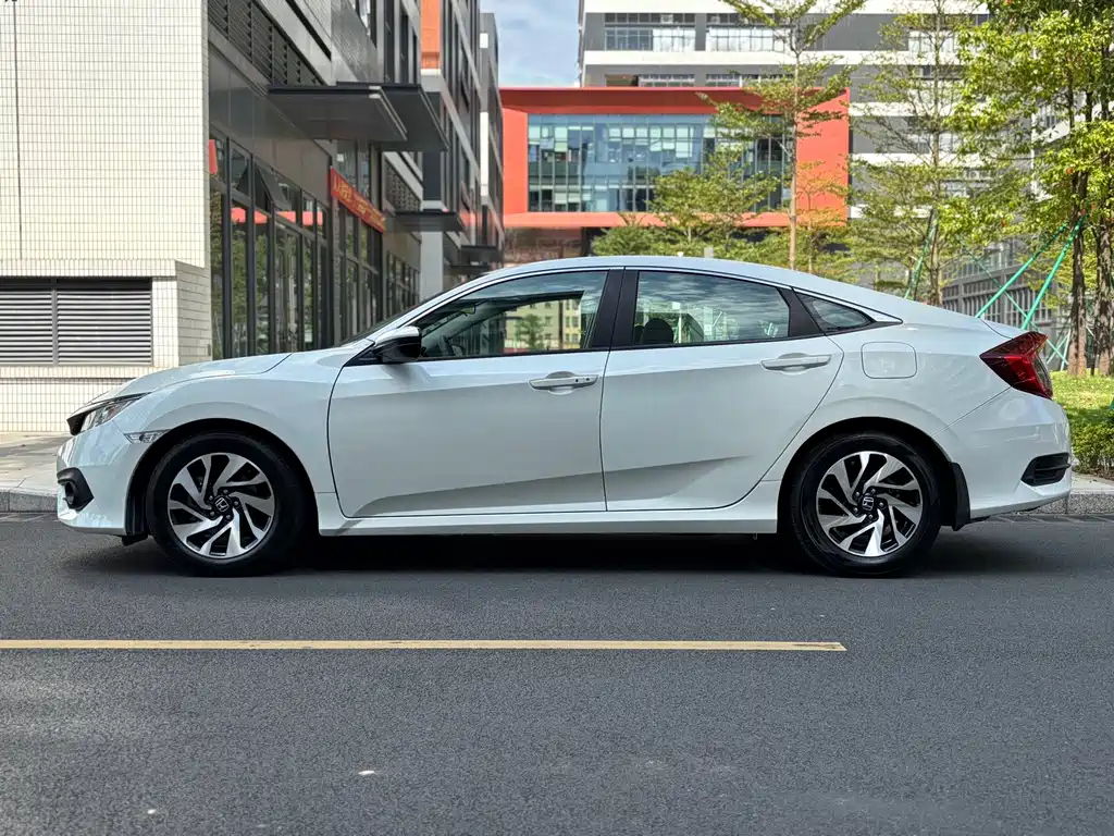 Honda Civic 2018 — фото 15