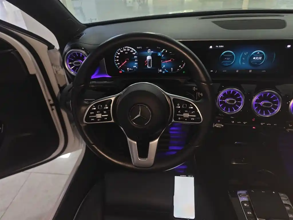 Mercedes-Benz A-Class 2020 — фото 11