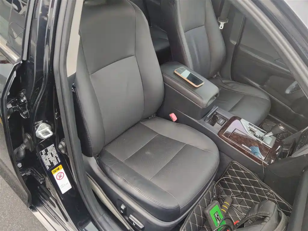 Toyota Camry 2015 — фото 25