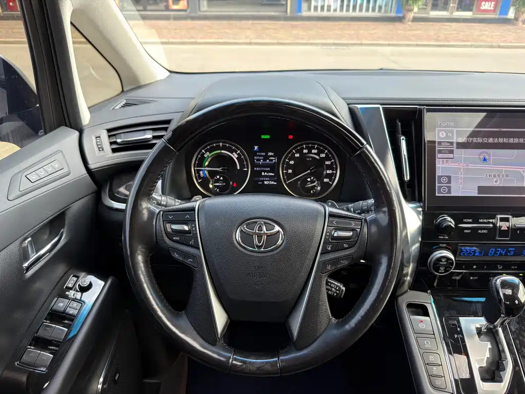 Toyota Vellfire 2023 — фото 9
