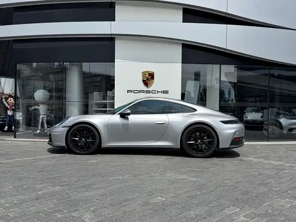 Porsche 911 2025