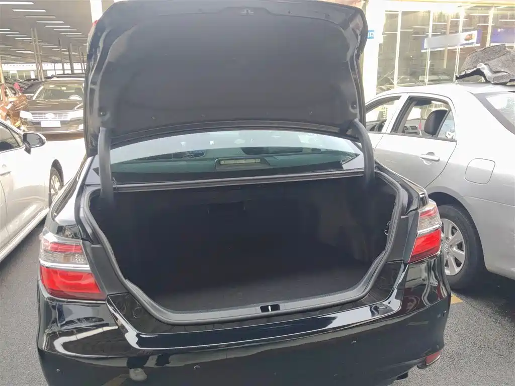 Toyota Camry 2015 — фото 19
