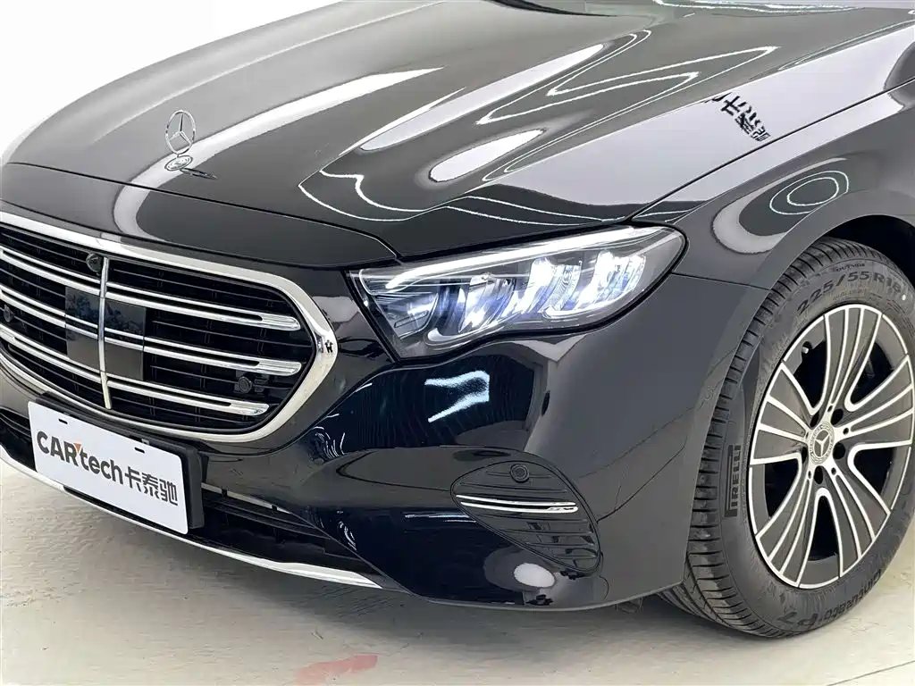 Mercedes-Benz E-Class 2025 — фото 10
