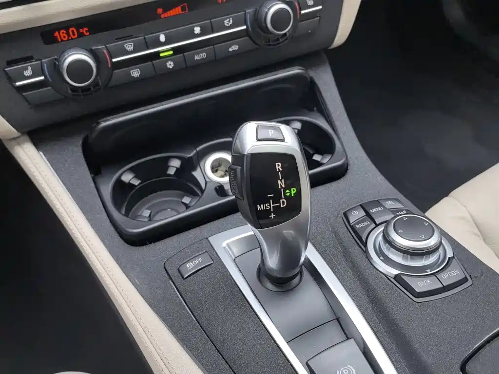 BMW 5 Series 2012 — фото 13