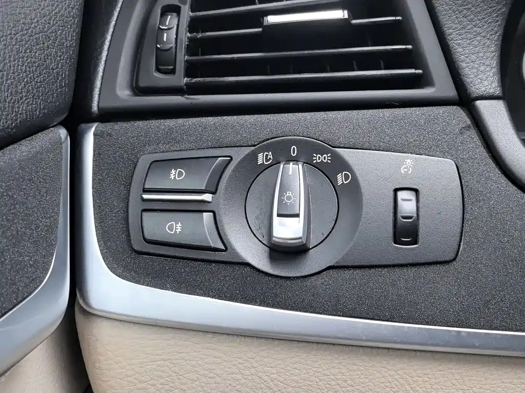 BMW 5 Series 2012 — фото 21