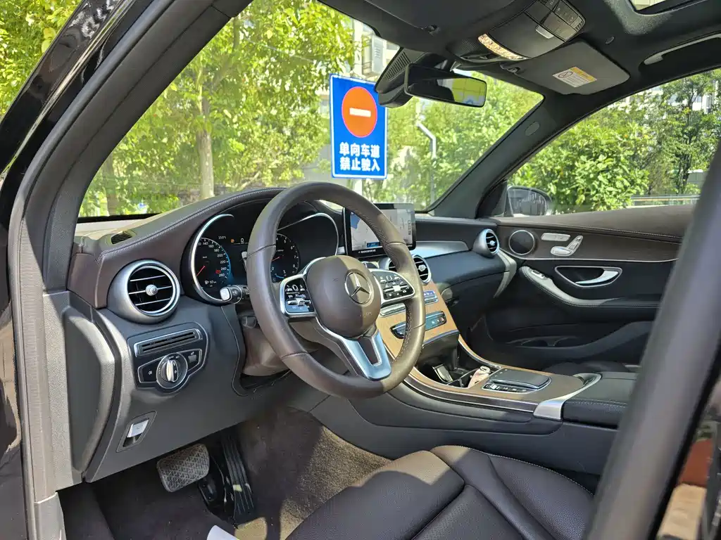 Mercedes-Benz GLC 2023