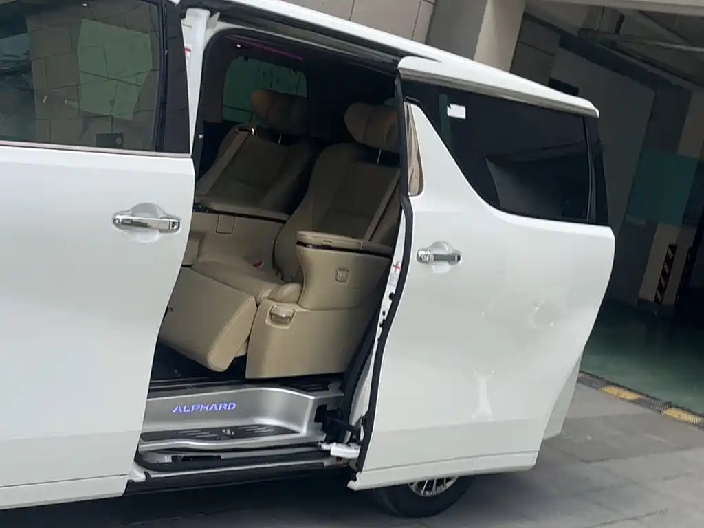 Toyota Alphard 2022 — фото 6