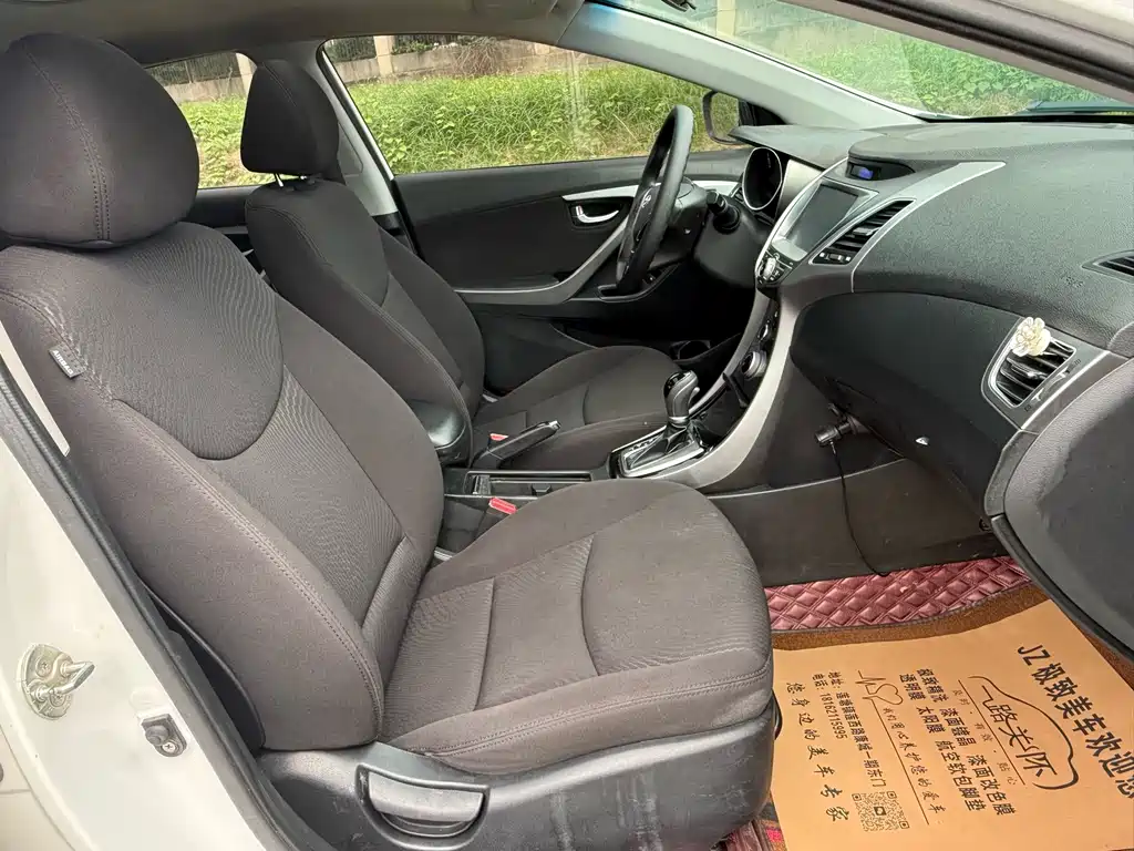 Hyundai Elantra 2015 — фото 21