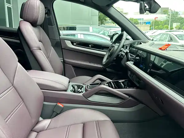 Porsche Cayenne 2025