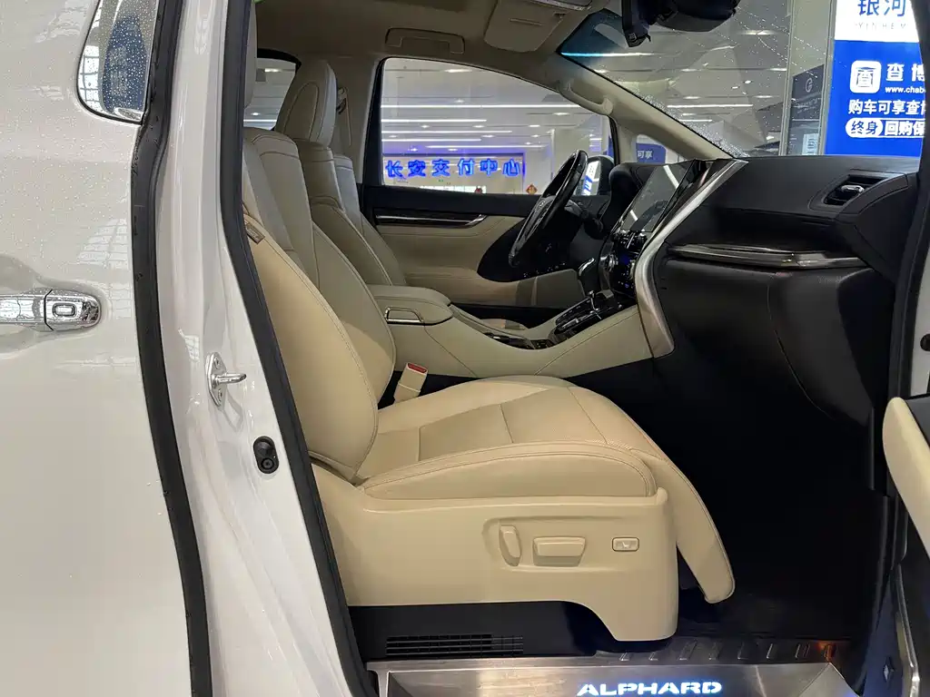 Toyota Alphard 2020 — фото 10