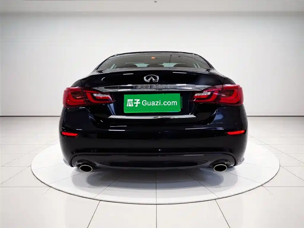 Infiniti Q70 2016