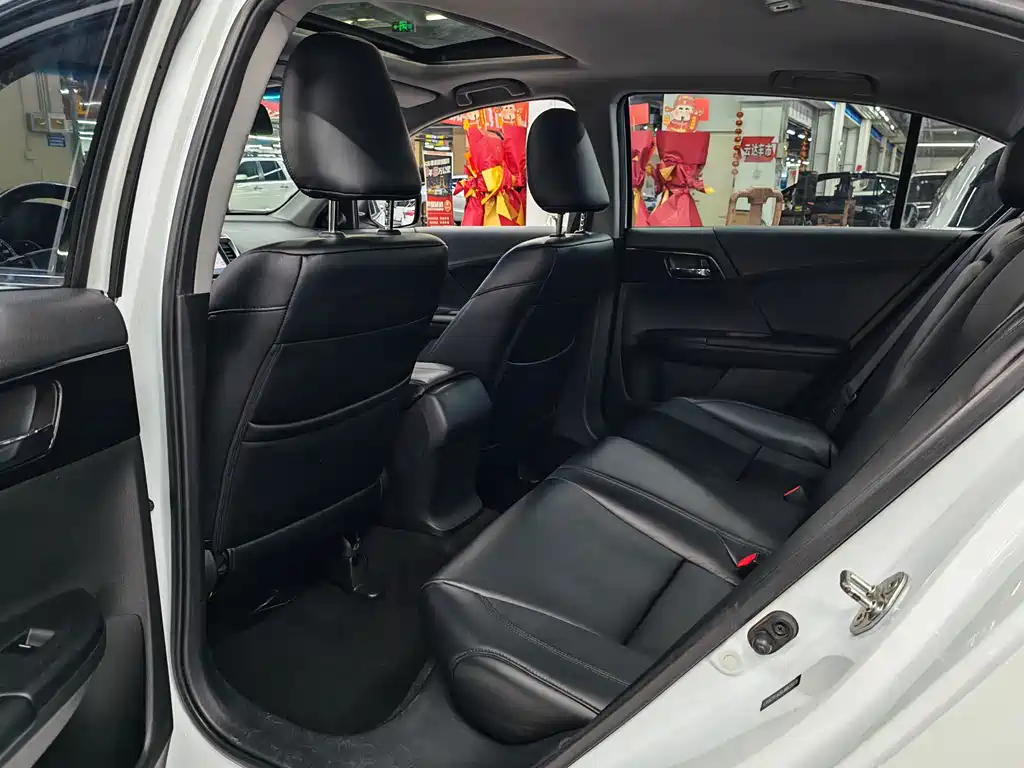 Honda Accord 2018 — фото 6