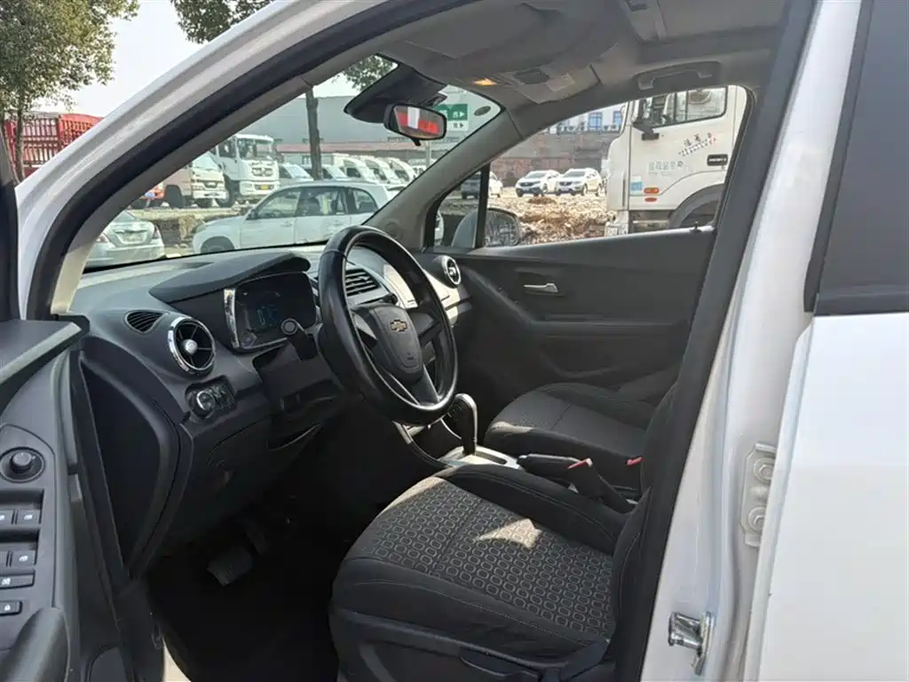 Chevrolet Trax 2015 — фото 25