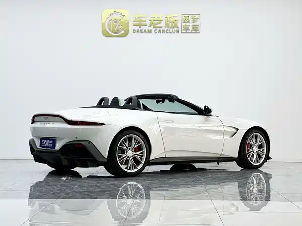 Aston Martin V8 Vantage 2022