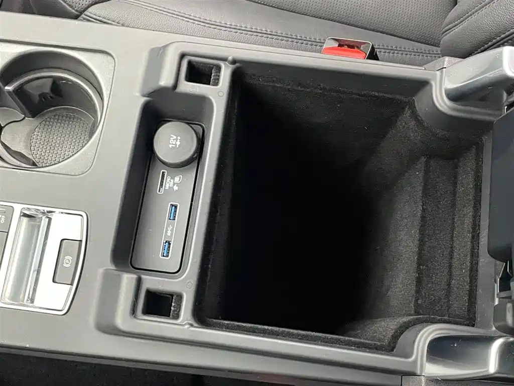 Land Rover Discovery 2018 — фото 20