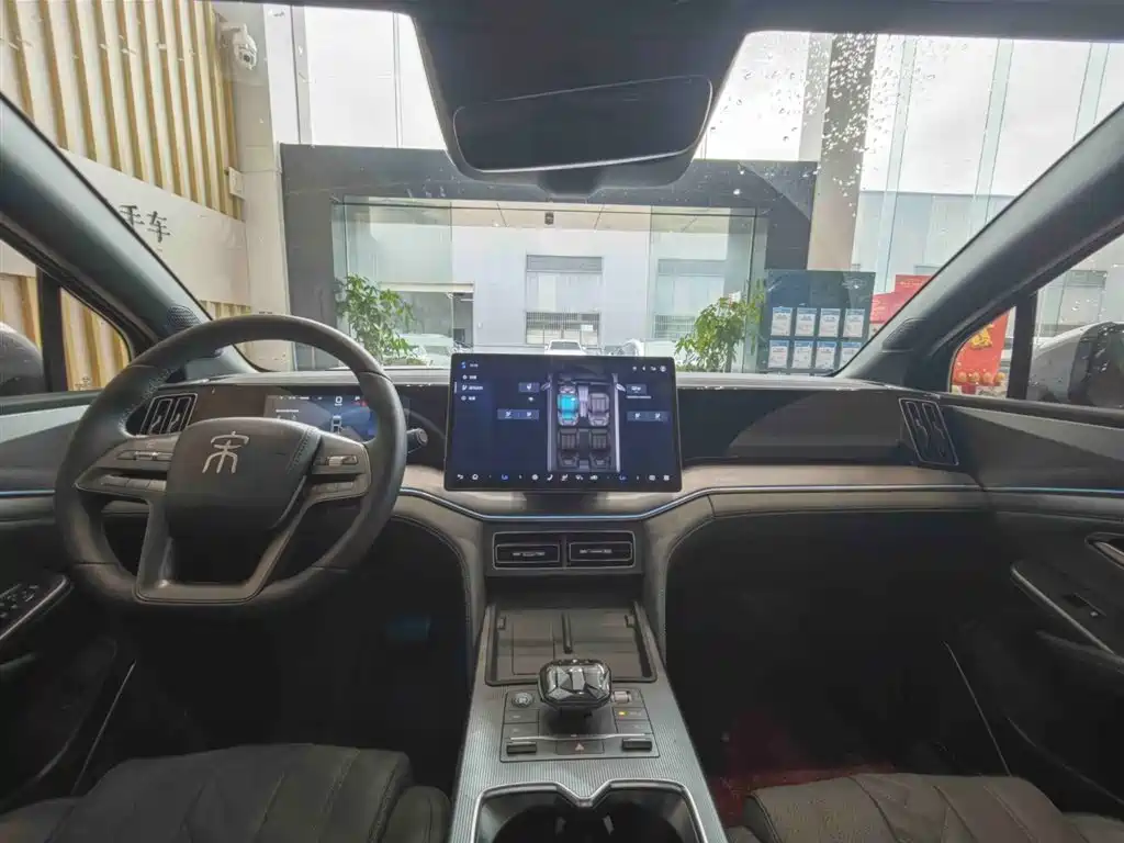 BYD L DM-i 2025 — фото 10