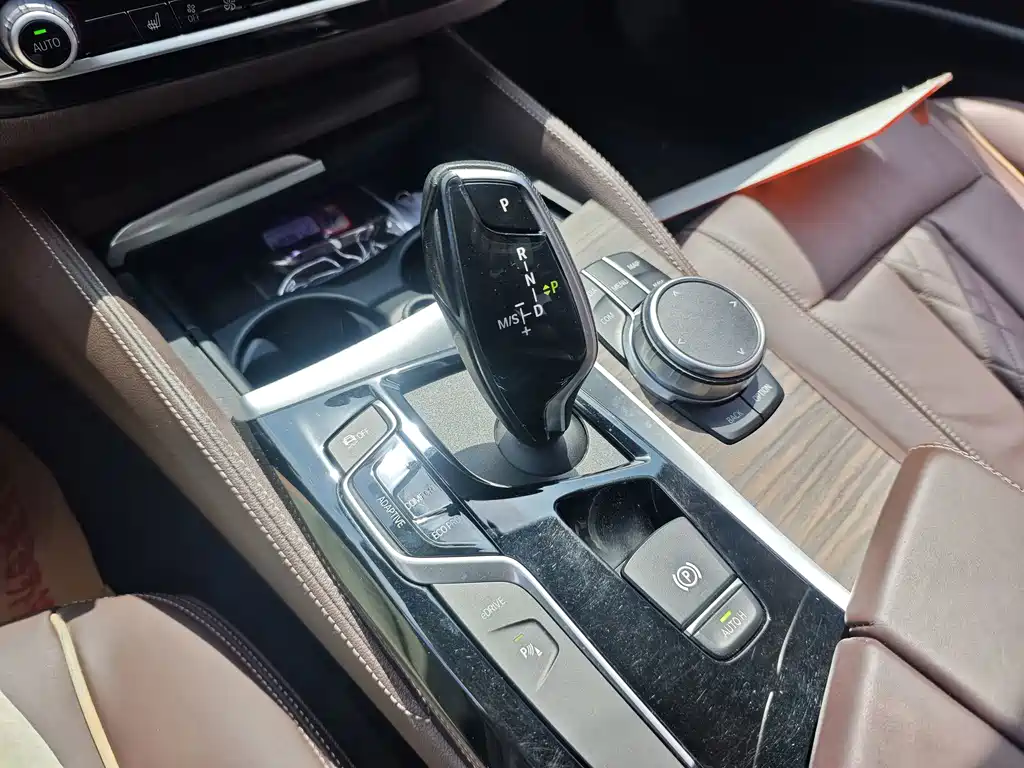 BMW 5 Series New Energy 2020 — фото 17