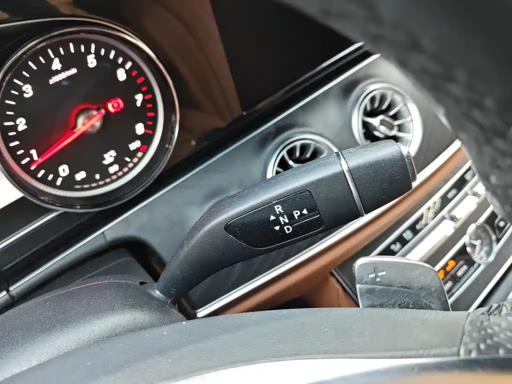 Mercedes-Benz E-Class 2018 — фото 14