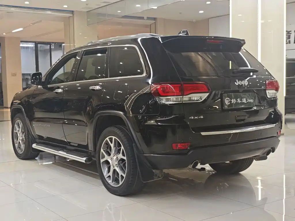 Jeep Grand Cherokee 2020 — фото 16