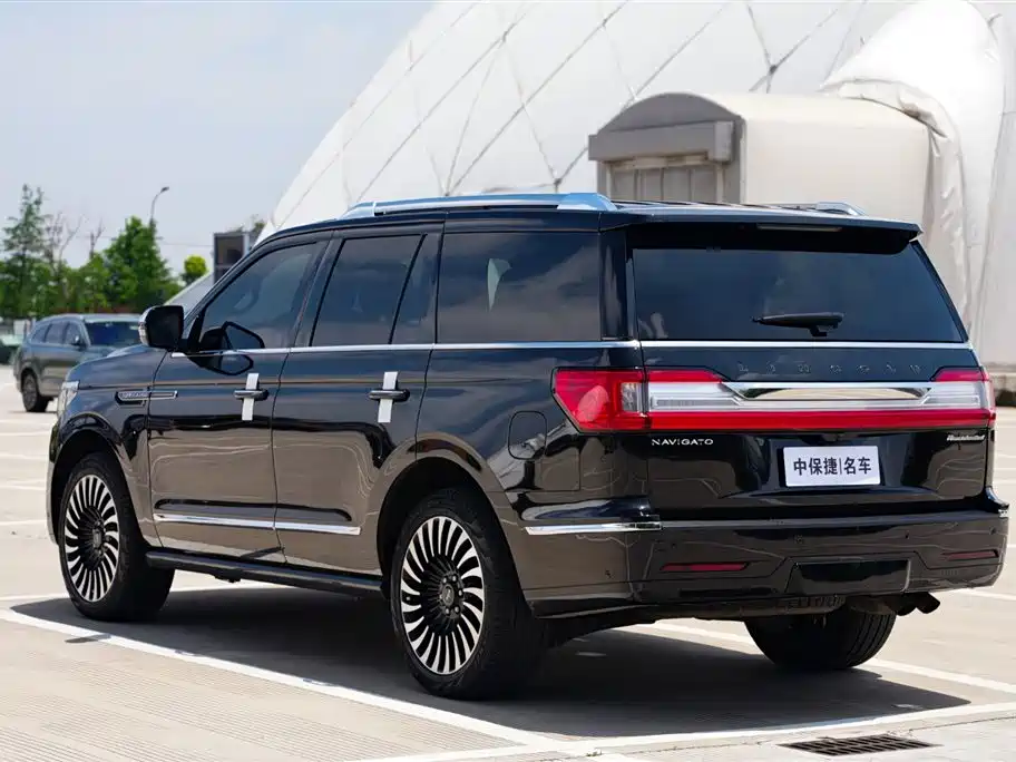 Lincoln Navigator 2022 — фото 25