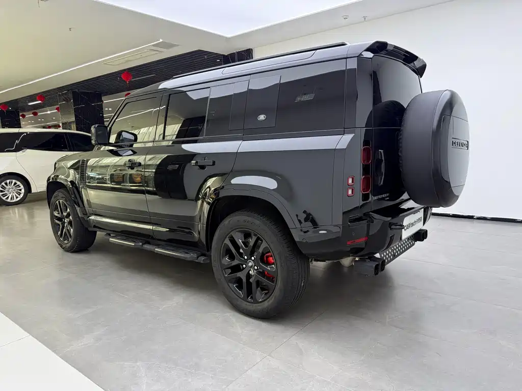 Land Rover Defender 2023 — фото 24