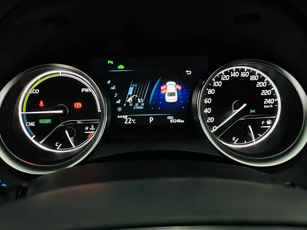Toyota Camry 2018 — фото 11