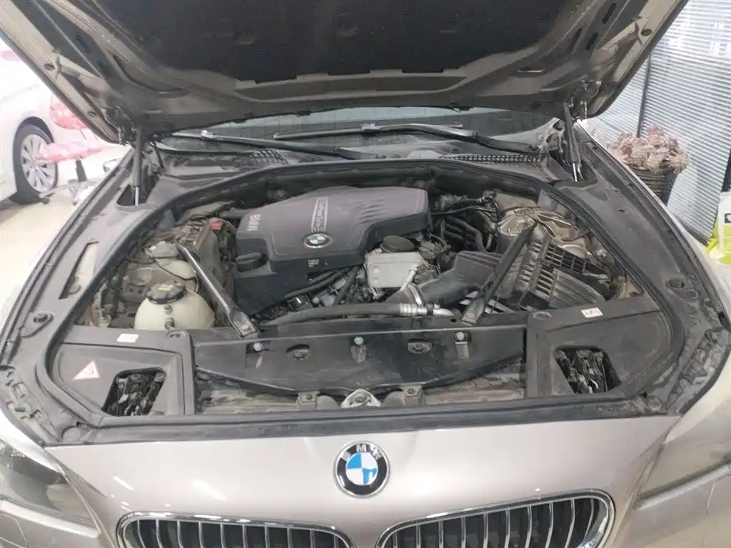 BMW 5 Series 2015 — фото 20