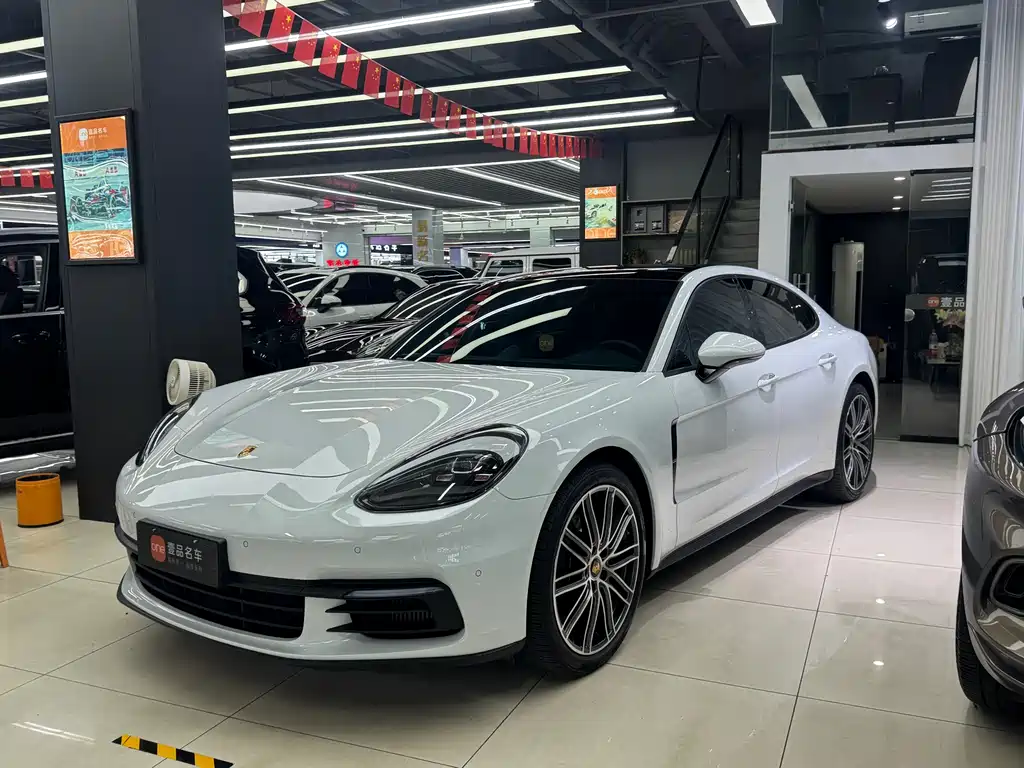 Porsche Panamera 2019 — фото 1
