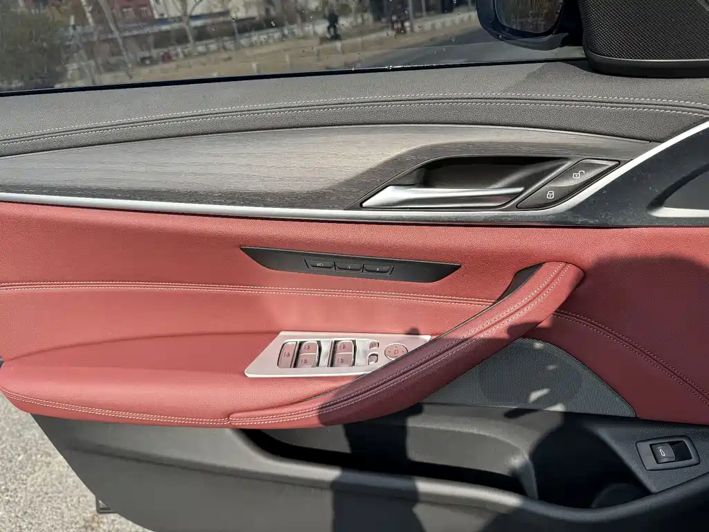 BMW 5 Series 2023 — фото 12