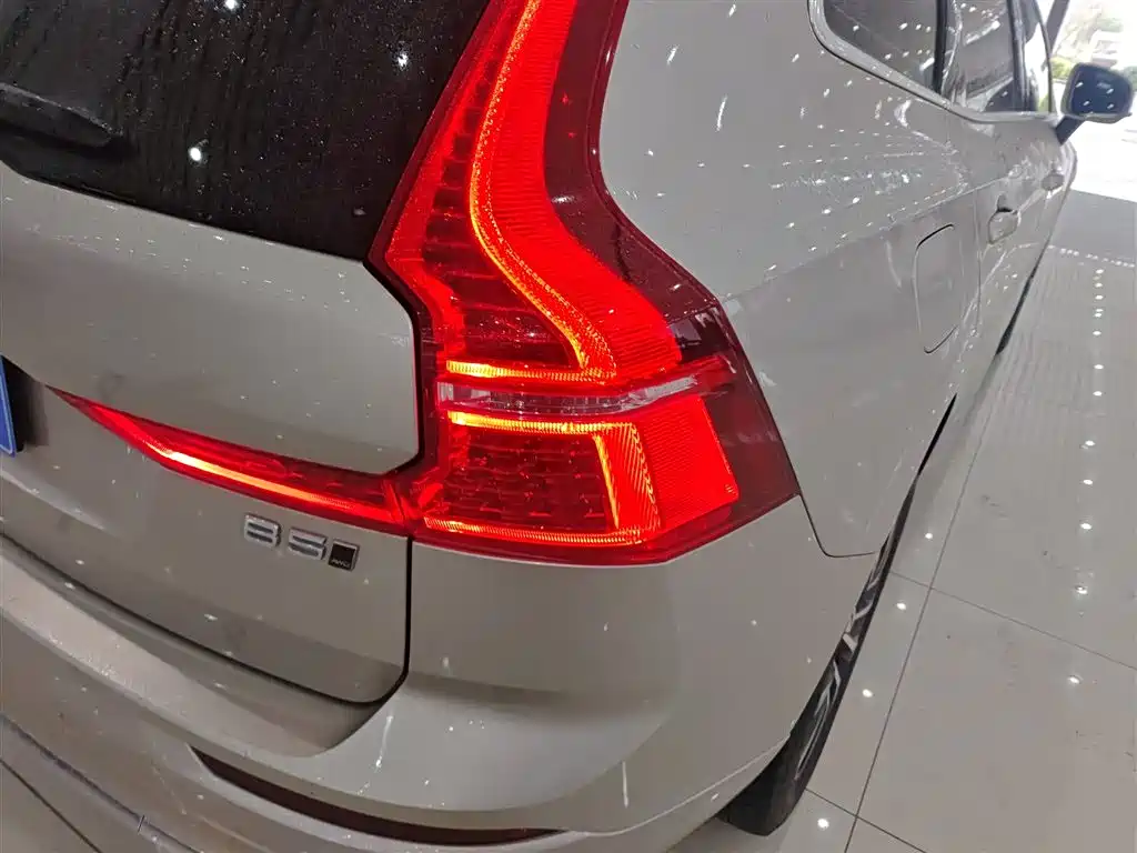 Volvo XC60 2023 — фото 8