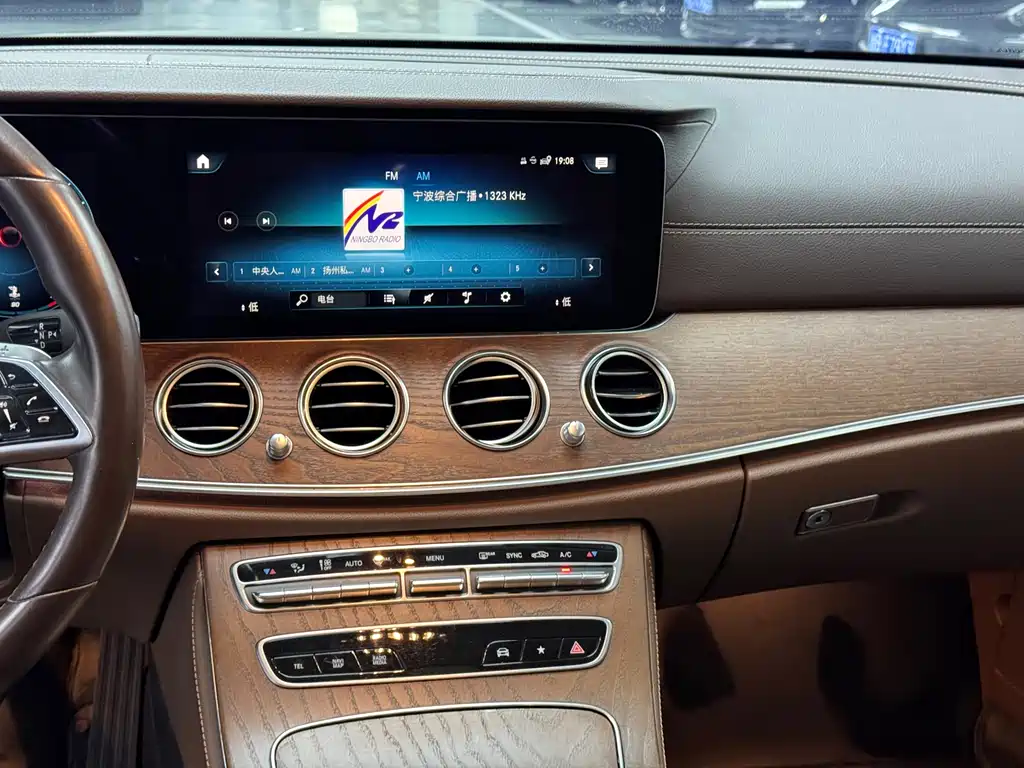 Mercedes-Benz E-Class 2023 — фото 10