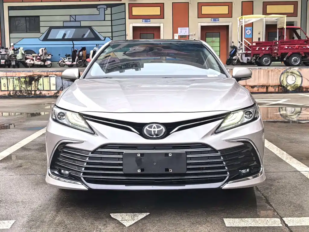 Toyota Camry 2023 — фото 2