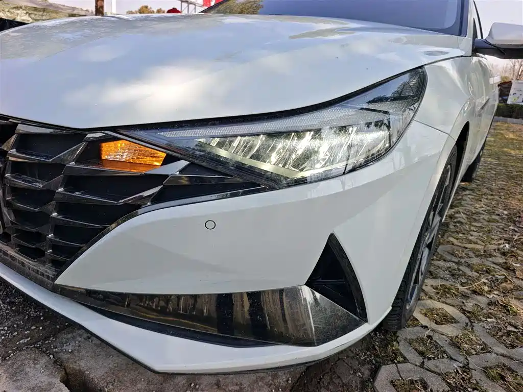Hyundai Elantra 2023 — фото 24